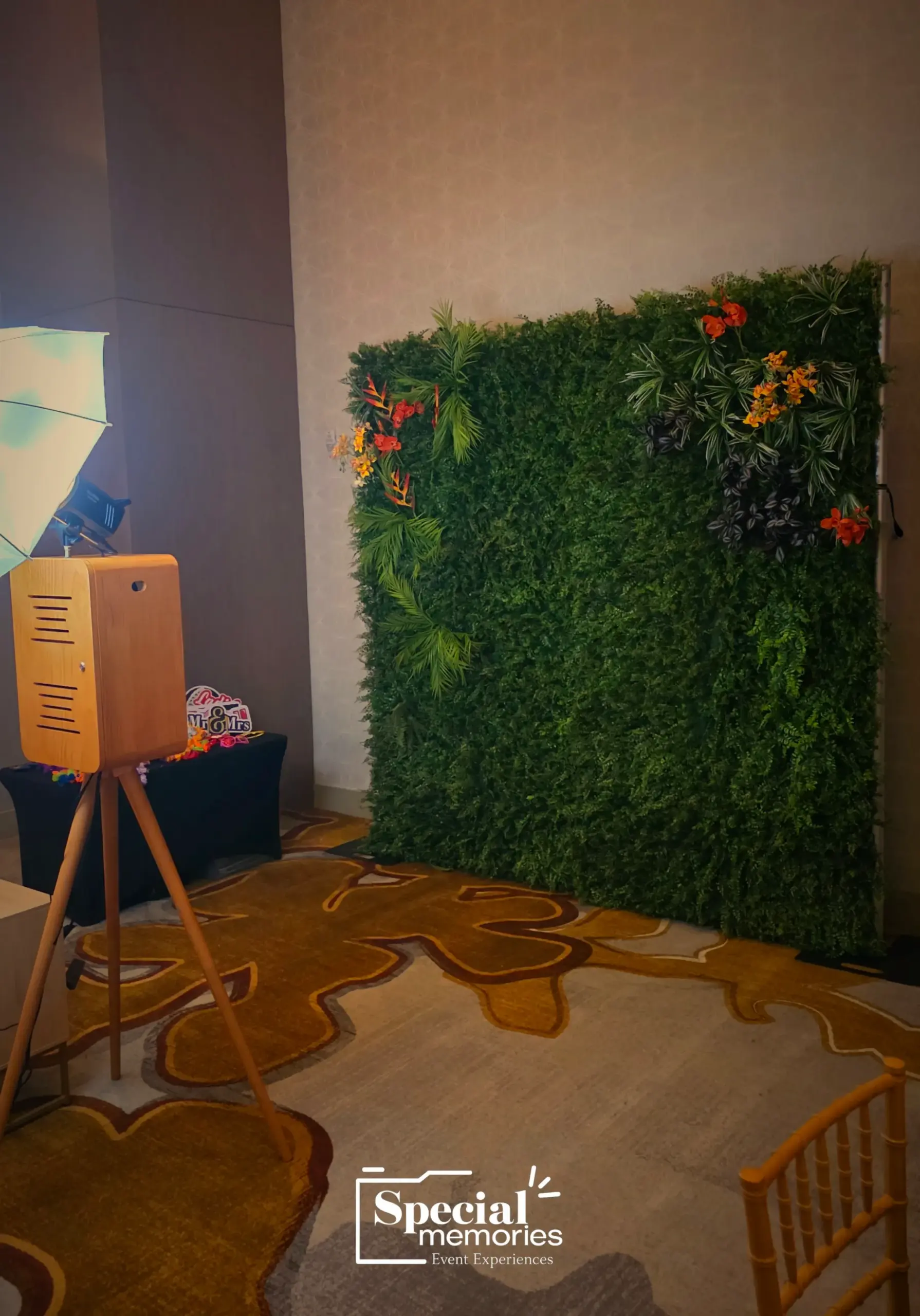 MAGAZINE COVER BOOTHS - Image 14