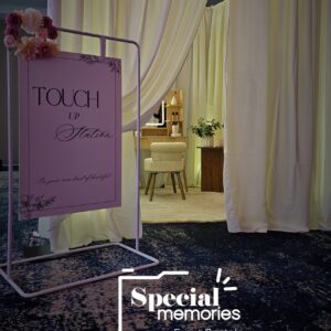 MAKEUP RETOUCH STATIONS