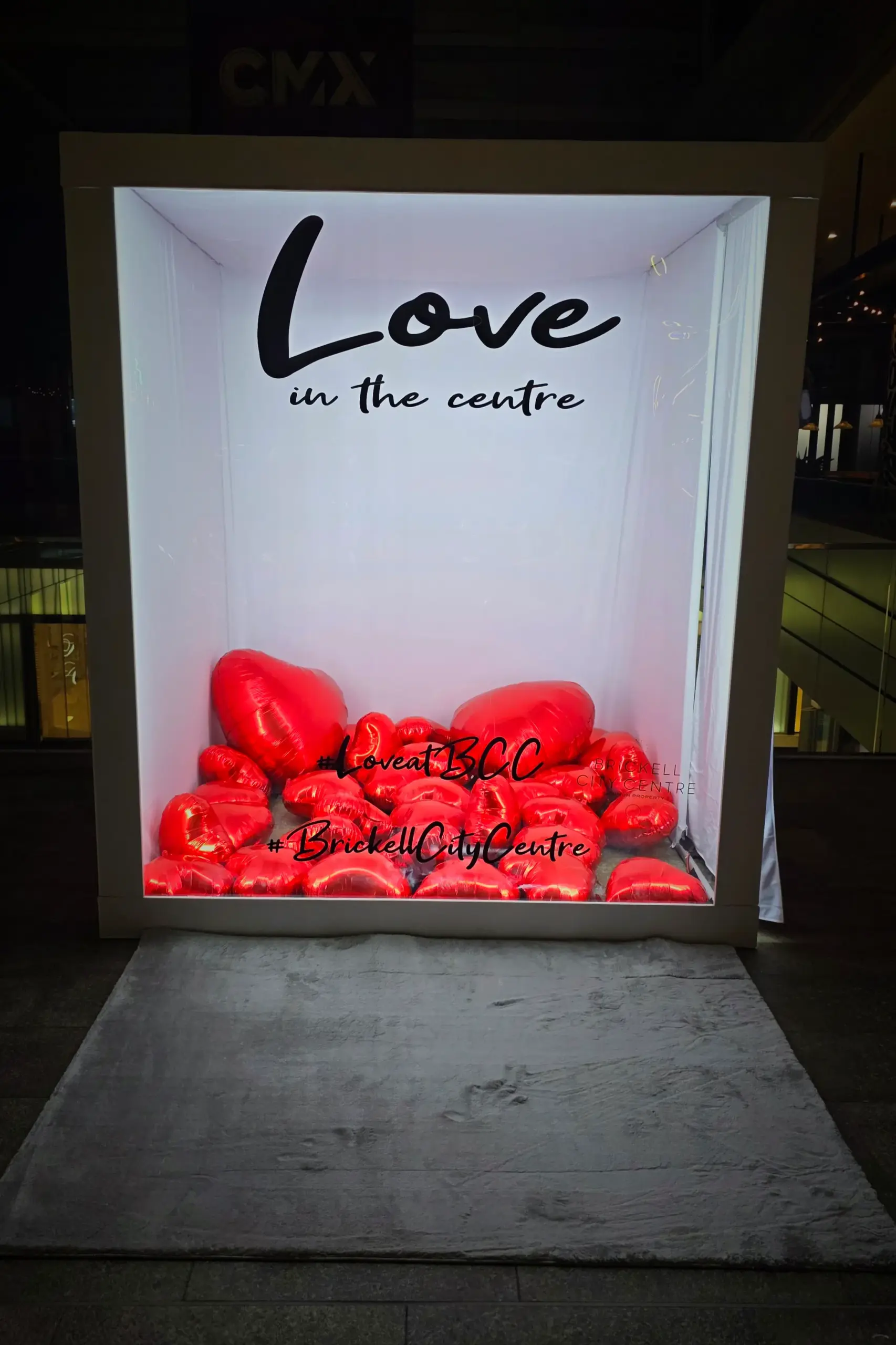 MAGAZINE COVER BOOTHS - Image 7